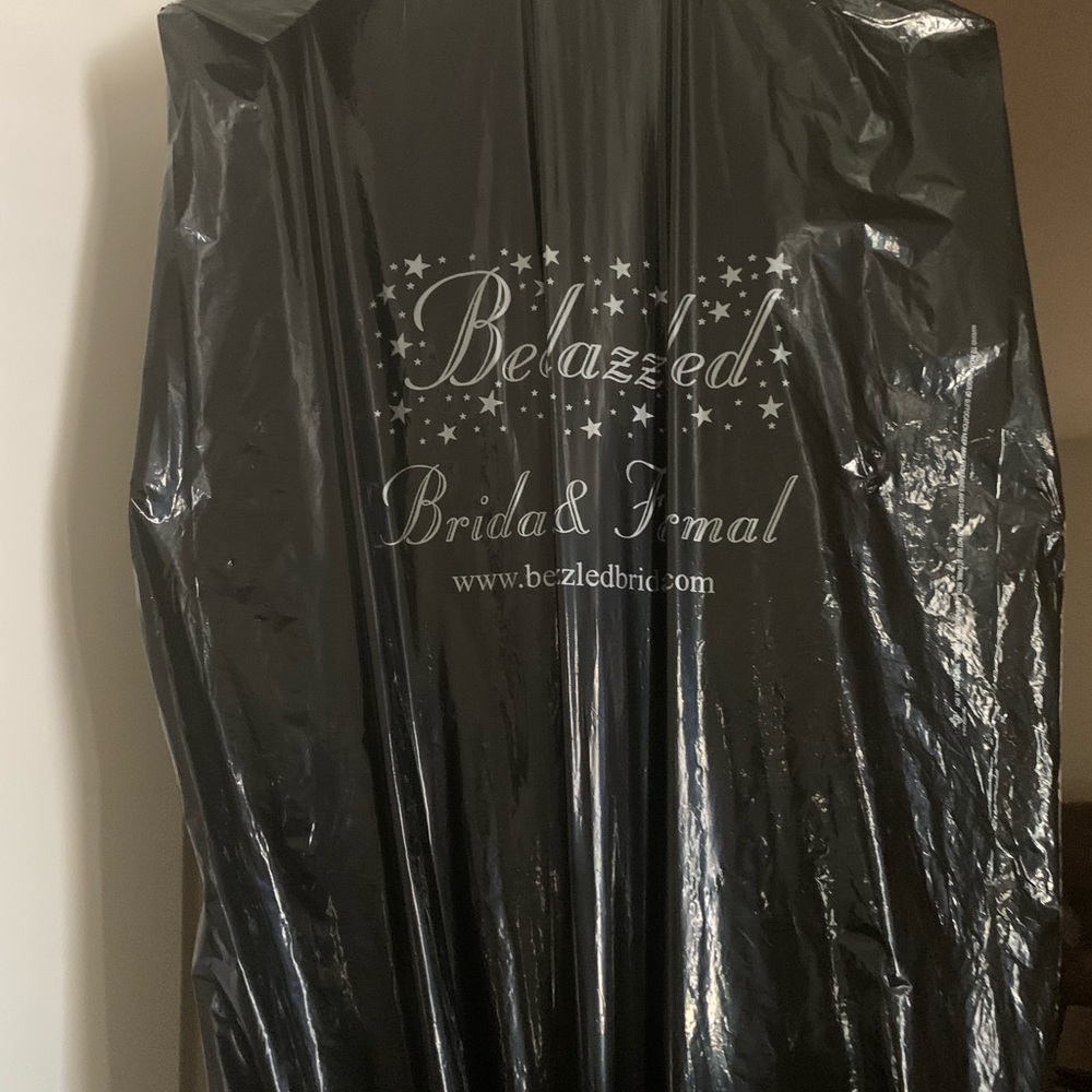 I’m selling a dress Brand New NEVER WORN.